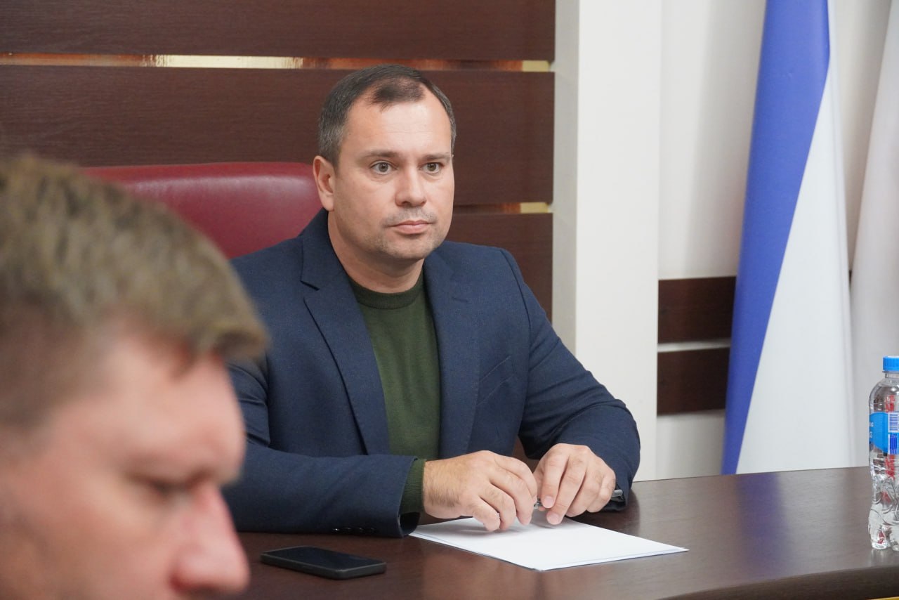 Глава администрации Керчи Олег Каторгин провел рабочее совещание, посвященное вопросам теплоснабжения в микрорайоне Аршинцево, с участием управляющих компаний и представителей АО «КРЫМТЭЦ» Глава администрации Керчи Олег Каторгин провел рабочее совещание, посвященное вопросам теплоснабжения в микрорайоне Аршинцево, с участием управляющих компаний и представителей АО «КРЫМТЭЦ»