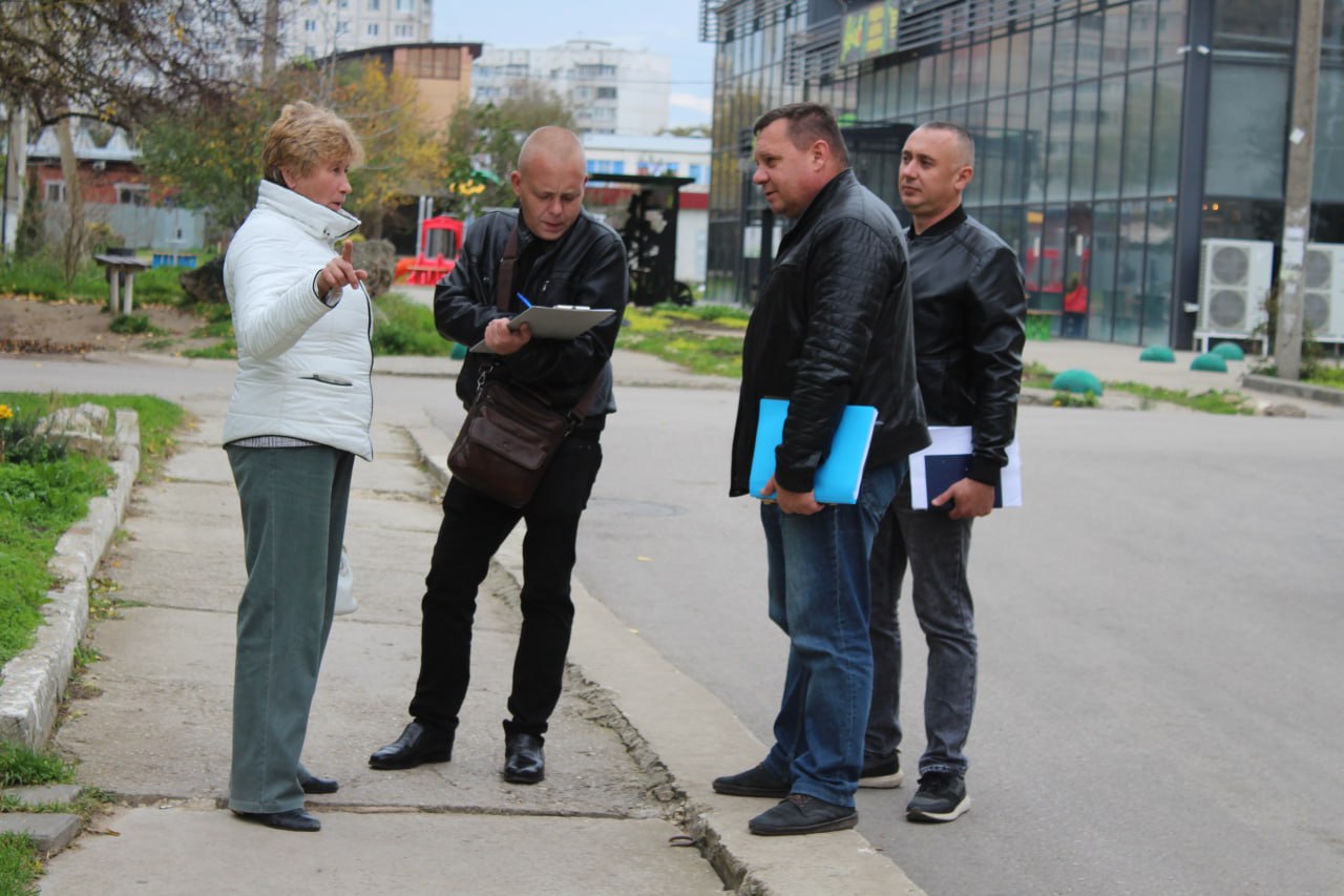 Первый заместитель Главы Администрации Ленинского района Александр Саенко посетил город Щелкино Первый заместитель Главы Администрации Ленинского района Александр Саенко посетил город Щелкино