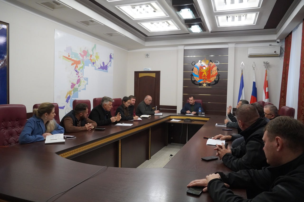 Глава администрации Керчи Олег Каторгин провел рабочее совещание, посвященное вопросам теплоснабжения в микрорайоне Аршинцево, с участием управляющих компаний и представителей АО «КРЫМТЭЦ» Глава администрации Керчи Олег Каторгин провел рабочее совещание, посвященное вопросам теплоснабжения в микрорайоне Аршинцево, с участием управляющих компаний и представителей АО «КРЫМТЭЦ»