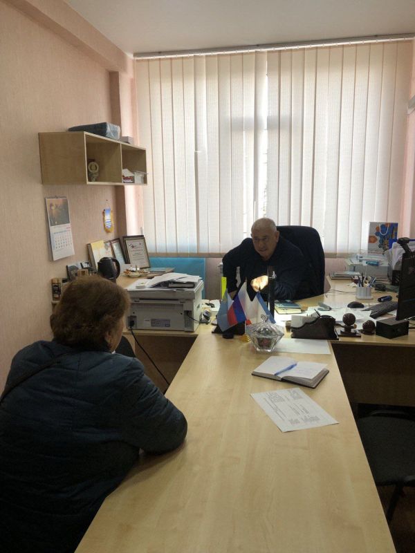 В Госкомнаце Крыма прошёл плановый прием граждан В Госкомнаце Крыма прошёл плановый прием граждан