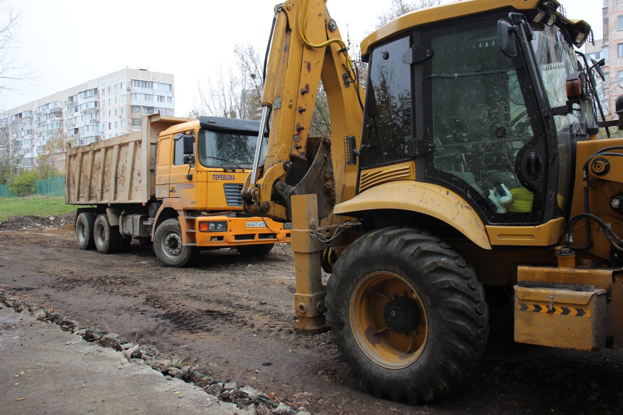 На территории школы № 26 им. Героя Советского Союза Д.Т. Доева начались подготовительные работы к асфальтированию тротуаров и пожарного проезда На территории школы № 26 им. Героя Советского Союза Д.Т. Доева начались подготовительные работы к асфальтированию тротуаров и пожарного проезда