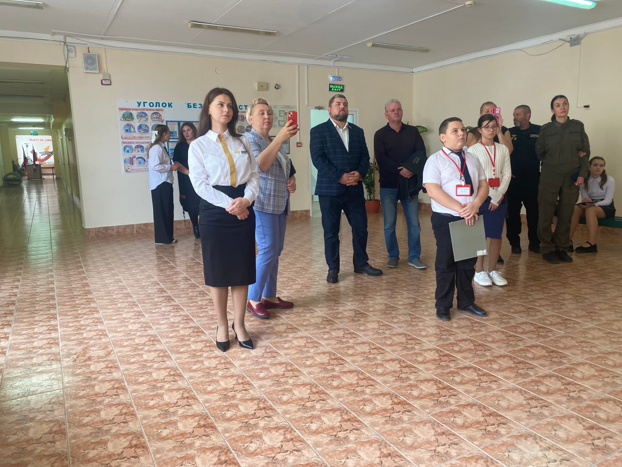 В МБОУ «СОШ № 43 им. М. П. Мальченко» произошло важное и трогательное событие — торжественное открытие «Парты Героя» в честь Виктора Шпыхова и Ивана Кичинского В МБОУ «СОШ № 43 им. М. П. Мальченко» произошло важное и трогательное событие — торжественное открытие «Парты Героя» в честь Виктора Шпыхова и Ивана Кичинского