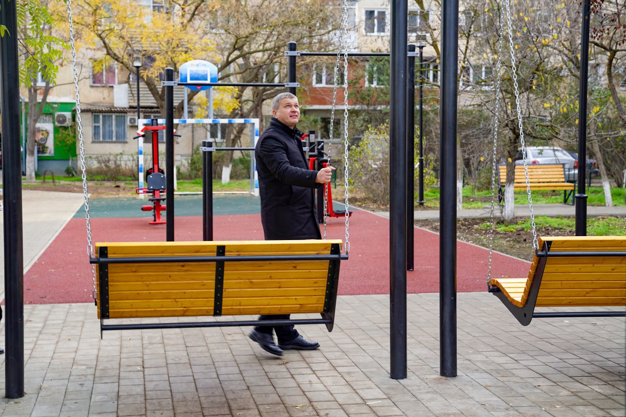 В Евпатории открыли сквер памяти погибших в результате взрыва жилого дома по ул. Некрасова В Евпатории открыли сквер памяти погибших в результате взрыва жилого дома по ул. Некрасова