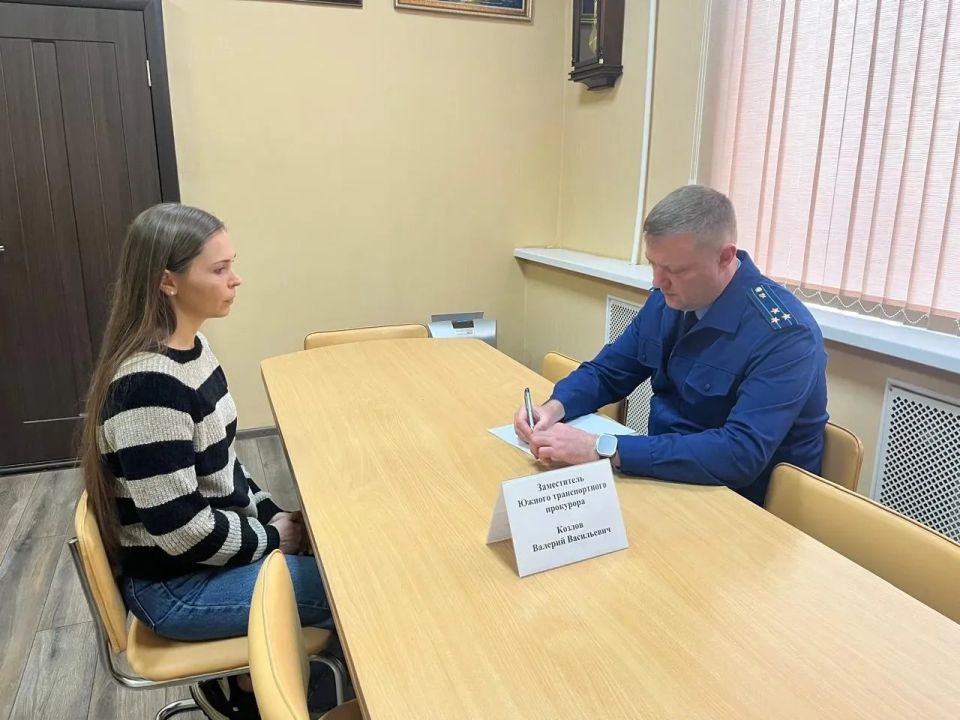 Заместитель Южного транспортного прокурора в рамках работы мобильной приемной встретился с гражданами Республики Крым