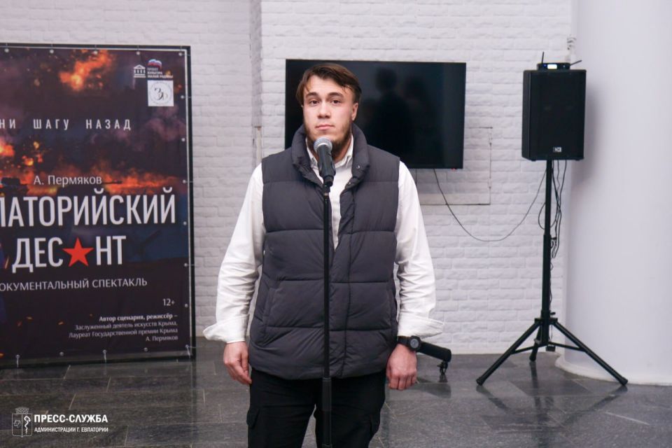 В Крымском ТЮЗе открылась фотовыставка военного корреспондента В Крымском ТЮЗе открылась фотовыставка военного корреспондента