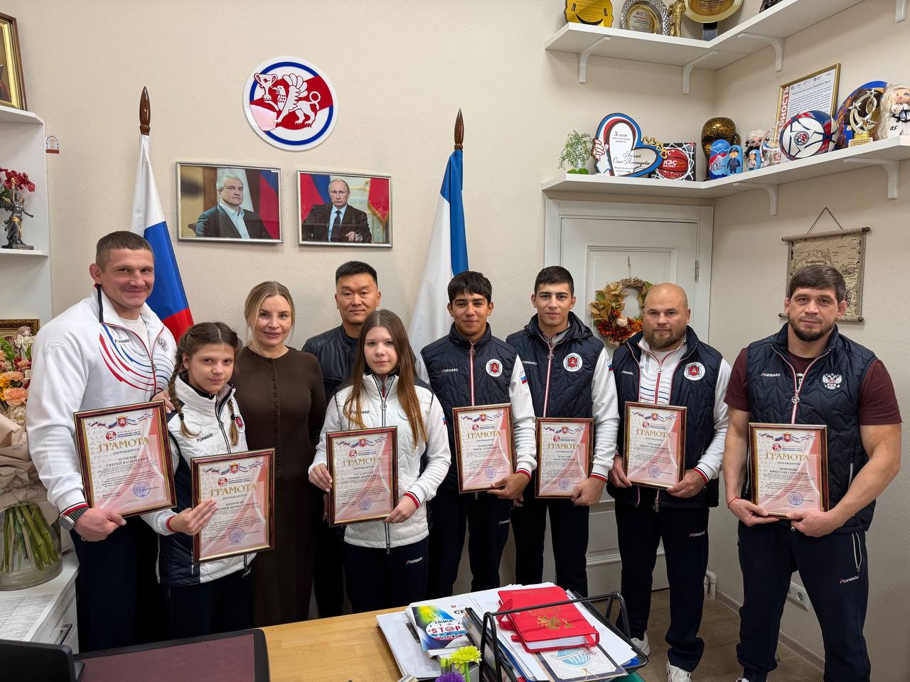 Ольга Торубарова: Вручила грамоты министерства спорта Республики Крым тренерам и спортсменам сборной команды Республики Крым по смешанному боевому единоборству (ММА) за весомый вклад в развитие и популяризацию спорта в... Ольга Торубарова: Вручила грамоты министерства спорта Республики Крым тренерам и спортсменам сборной команды Республики Крым по смешанному боевому единоборству (ММА) за весомый вклад в развитие и популяризацию спорта в...