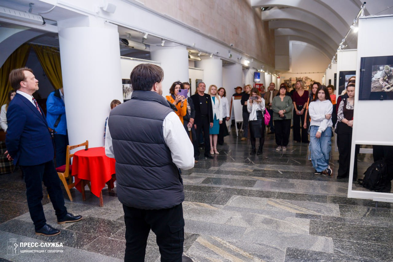 В Крымском ТЮЗе открылась фотовыставка военного корреспондента В Крымском ТЮЗе открылась фотовыставка военного корреспондента