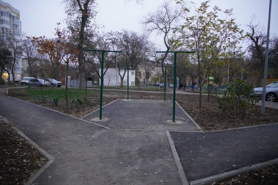 Завершено благоустройство двора по ул. Славы, 25/12, 23, 21, ул. Всесоюзной, 10, ул. Фестивальной, 2, 4, 6 Завершено благоустройство двора по ул. Славы, 25/12, 23, 21, ул. Всесоюзной, 10, ул. Фестивальной, 2, 4, 6
