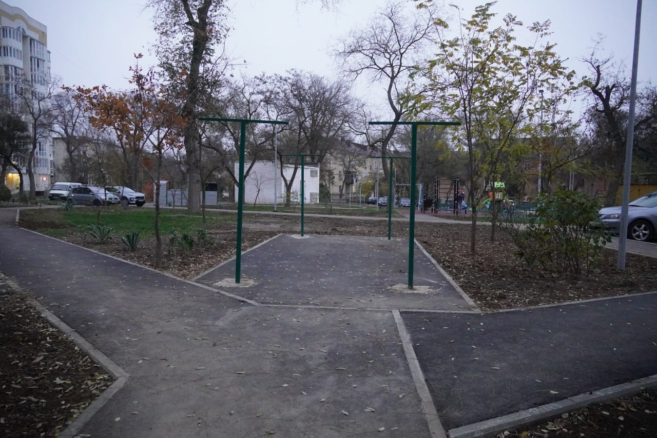 Завершено благоустройство двора по ул. Славы, 25/12, 23, 21, ул. Всесоюзной, 10, ул. Фестивальной, 2, 4, 6 Завершено благоустройство двора по ул. Славы, 25/12, 23, 21, ул. Всесоюзной, 10, ул. Фестивальной, 2, 4, 6