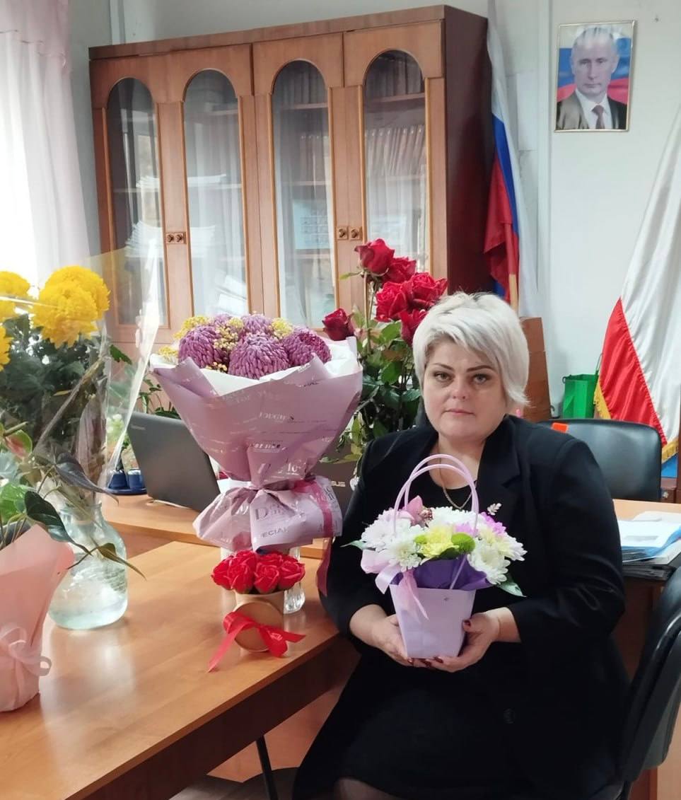 Антон Кравец: День своего рождения отмечает председатель Уваровского сельского совета - глава администрации сельского поселения Звязка Виктория Анатольевна!