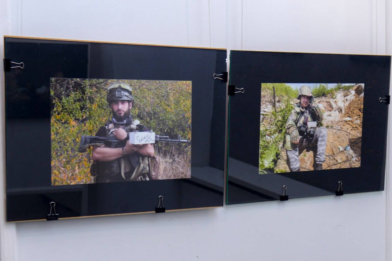 Александр Юрьев: В галерее актуального искусства «Ха-Ра-Шо» состоялось открытие фотовыставки Даниила Пионтковского «Рядовой военкор» Александр Юрьев: В галерее актуального искусства «Ха-Ра-Шо» состоялось открытие фотовыставки Даниила Пионтковского «Рядовой военкор»