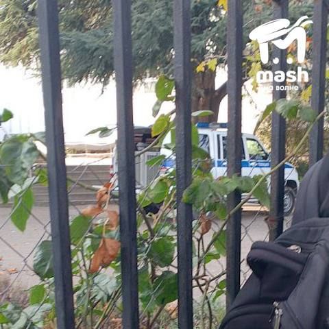 Детей эвакуировали из 24-й гимназии в Севастополе из-за сообщения о минировании
