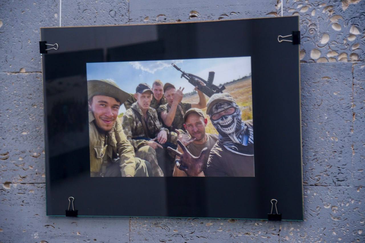 Александр Юрьев: В галерее актуального искусства «Ха-Ра-Шо» состоялось открытие фотовыставки Даниила Пионтковского «Рядовой военкор» Александр Юрьев: В галерее актуального искусства «Ха-Ра-Шо» состоялось открытие фотовыставки Даниила Пионтковского «Рядовой военкор»