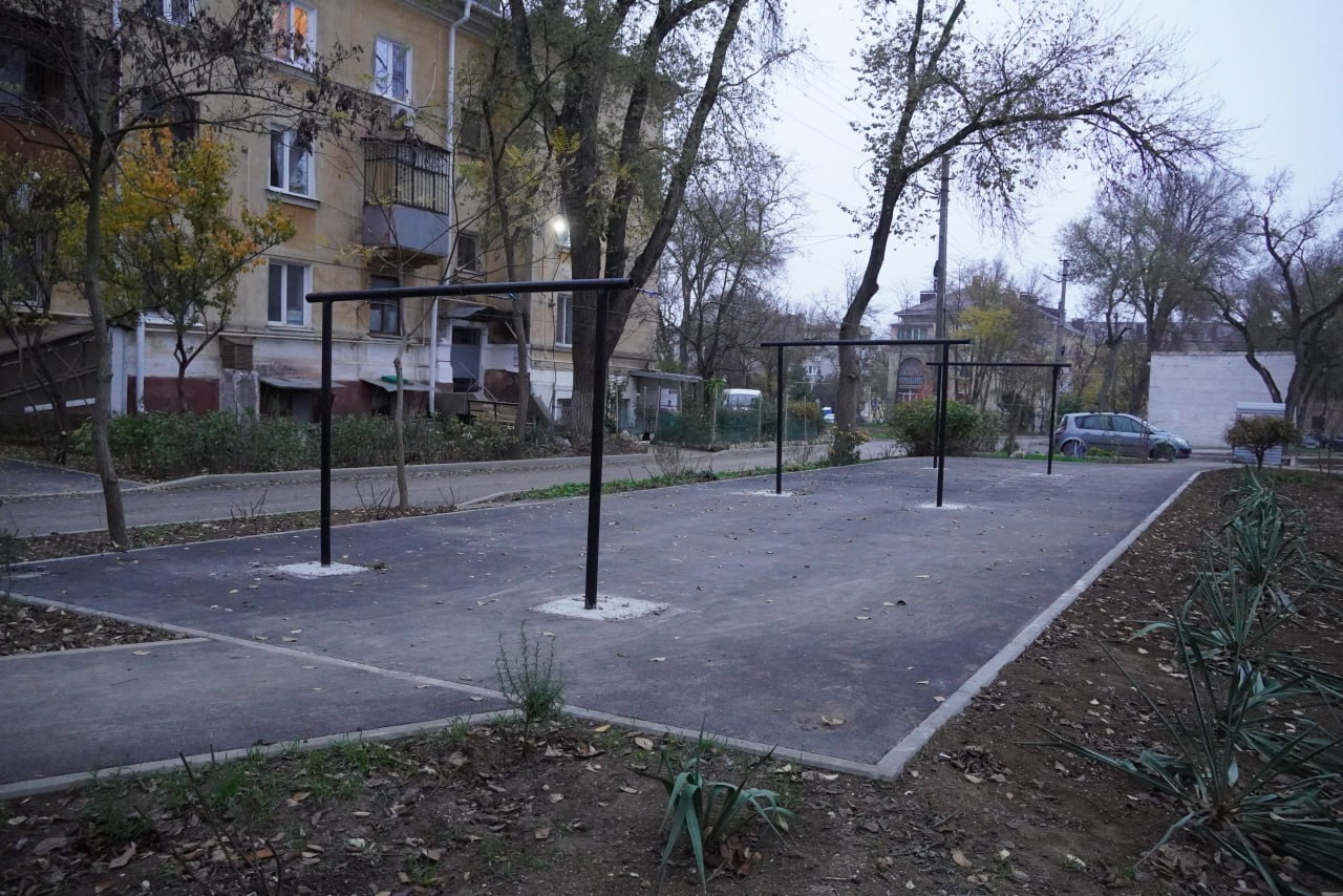 Завершено благоустройство двора по ул. Славы, 25/12, 23, 21, ул. Всесоюзной, 10, ул. Фестивальной, 2, 4, 6 Завершено благоустройство двора по ул. Славы, 25/12, 23, 21, ул. Всесоюзной, 10, ул. Фестивальной, 2, 4, 6