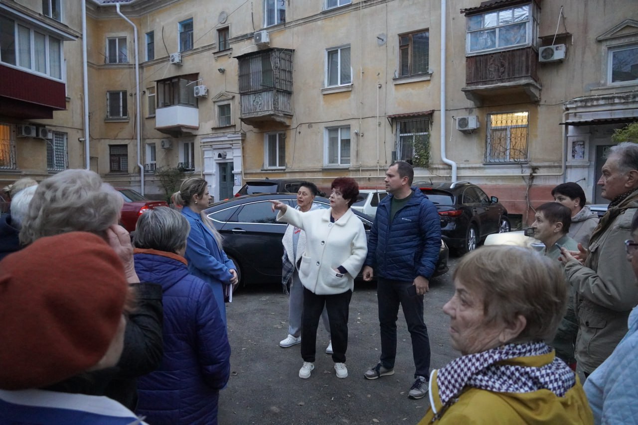 Завершено благоустройство двора по ул. Славы, 25/12, 23, 21, ул. Всесоюзной, 10, ул. Фестивальной, 2, 4, 6 Завершено благоустройство двора по ул. Славы, 25/12, 23, 21, ул. Всесоюзной, 10, ул. Фестивальной, 2, 4, 6