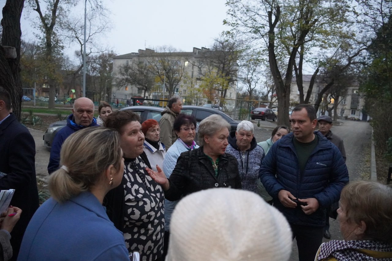 Завершено благоустройство двора по ул. Славы, 25/12, 23, 21, ул. Всесоюзной, 10, ул. Фестивальной, 2, 4, 6 Завершено благоустройство двора по ул. Славы, 25/12, 23, 21, ул. Всесоюзной, 10, ул. Фестивальной, 2, 4, 6