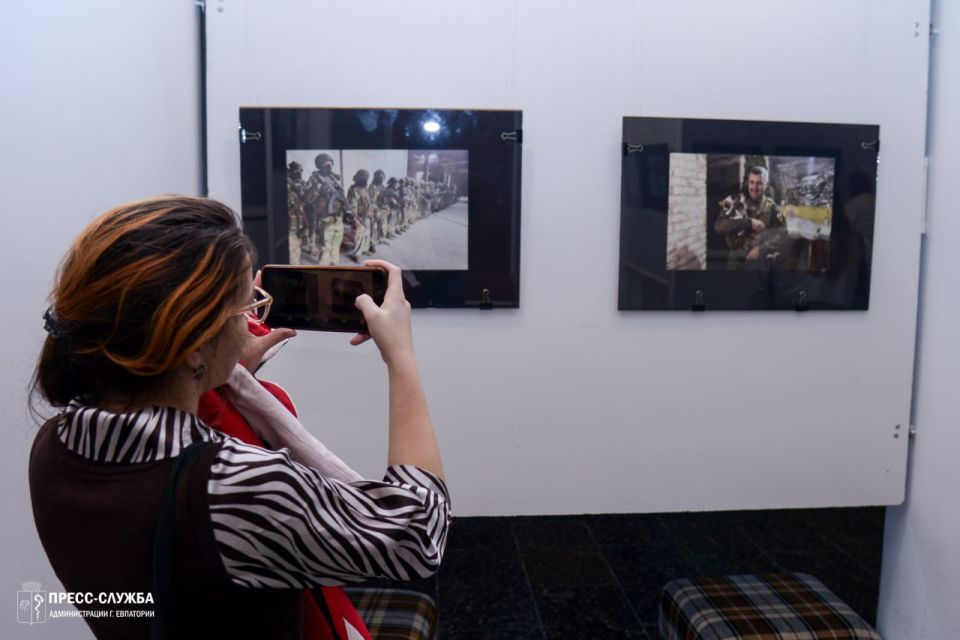 В Крымском ТЮЗе открылась фотовыставка военного корреспондента В Крымском ТЮЗе открылась фотовыставка военного корреспондента