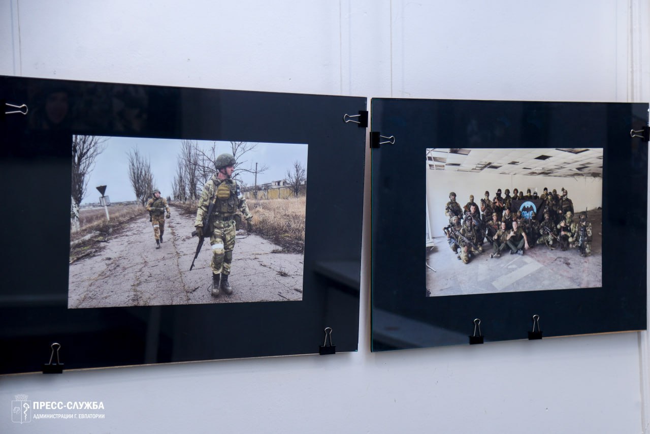 В Крымском ТЮЗе открылась фотовыставка военного корреспондента В Крымском ТЮЗе открылась фотовыставка военного корреспондента