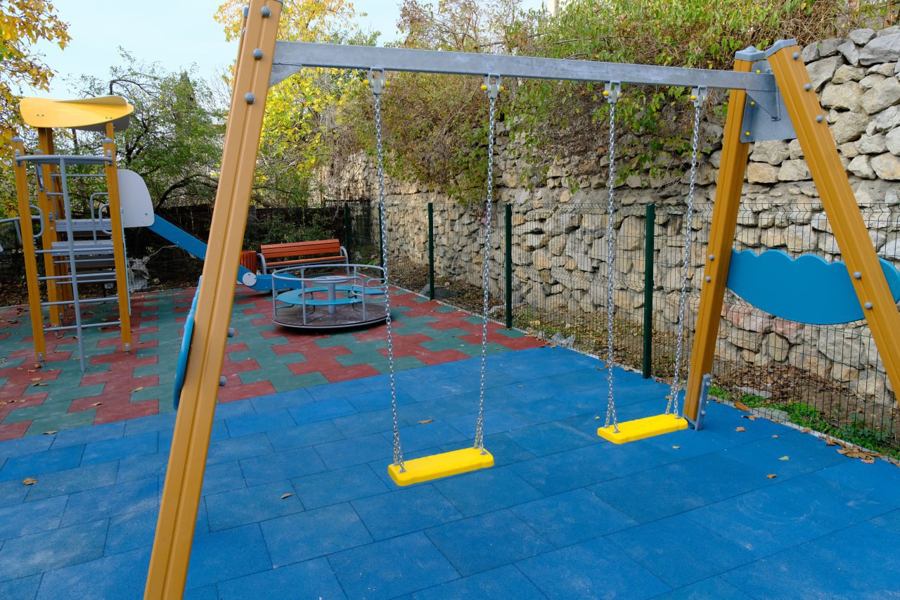 В Большой Ялте установят 24 новые детские площадки В Большой Ялте установят 24 новые детские площадки