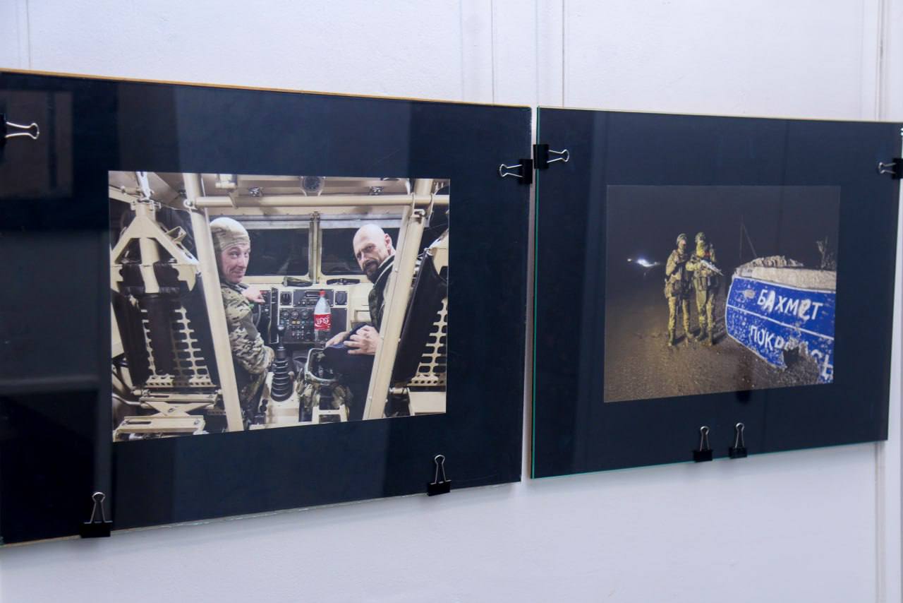 Александр Юрьев: В галерее актуального искусства «Ха-Ра-Шо» состоялось открытие фотовыставки Даниила Пионтковского «Рядовой военкор» Александр Юрьев: В галерее актуального искусства «Ха-Ра-Шо» состоялось открытие фотовыставки Даниила Пионтковского «Рядовой военкор»