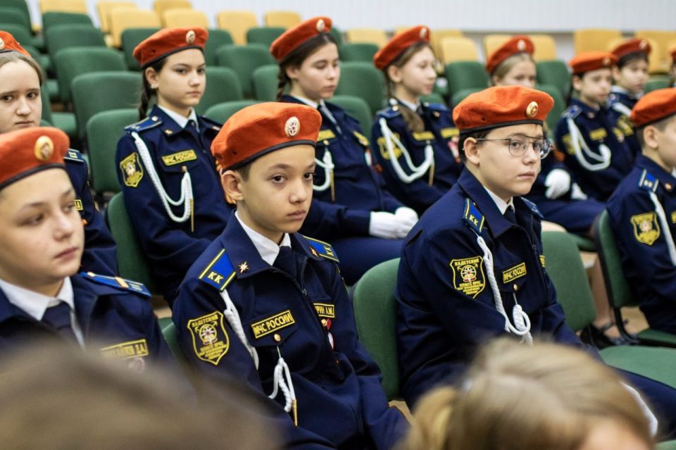 Михаил Афанасьев: В 2016 году в Симферопольской академической гимназии впервые был создан класс с кадетским направлением МЧС Михаил Афанасьев: В 2016 году в Симферопольской академической гимназии впервые был создан класс с кадетским направлением МЧС