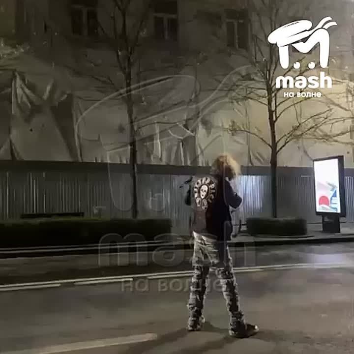 Голозадый путешественник во времени стрелял из арбалета в центре Севастополя