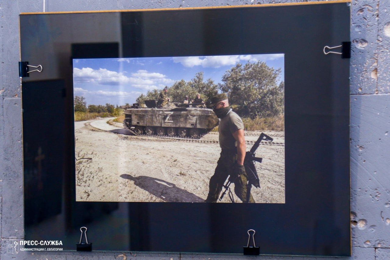 В Крымском ТЮЗе открылась фотовыставка военного корреспондента В Крымском ТЮЗе открылась фотовыставка военного корреспондента