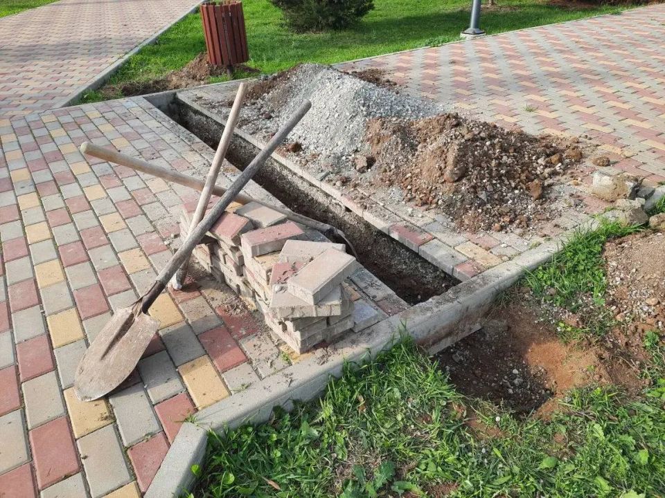 Александр Юрьев: Приступили к обустройству системы автоматического полива в Заозёрненском сквере Александр Юрьев: Приступили к обустройству системы автоматического полива в Заозёрненском сквере