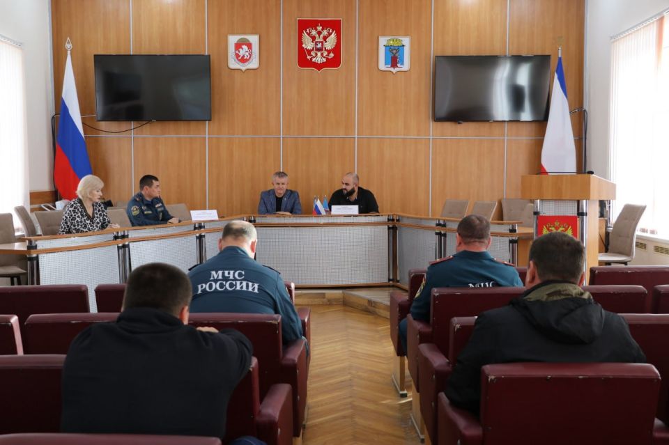 Под председательством первого заместителя главы администрации Феодосии Эмина Набиева состоялось заседание КЧС и ОПБ