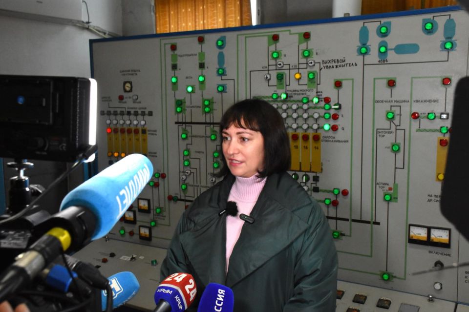 Лариса Кулинич: Сегодня с коллегами посетили АО «Симферопольский комбинат хлебопродуктов» Лариса Кулинич: Сегодня с коллегами посетили АО «Симферопольский комбинат хлебопродуктов»