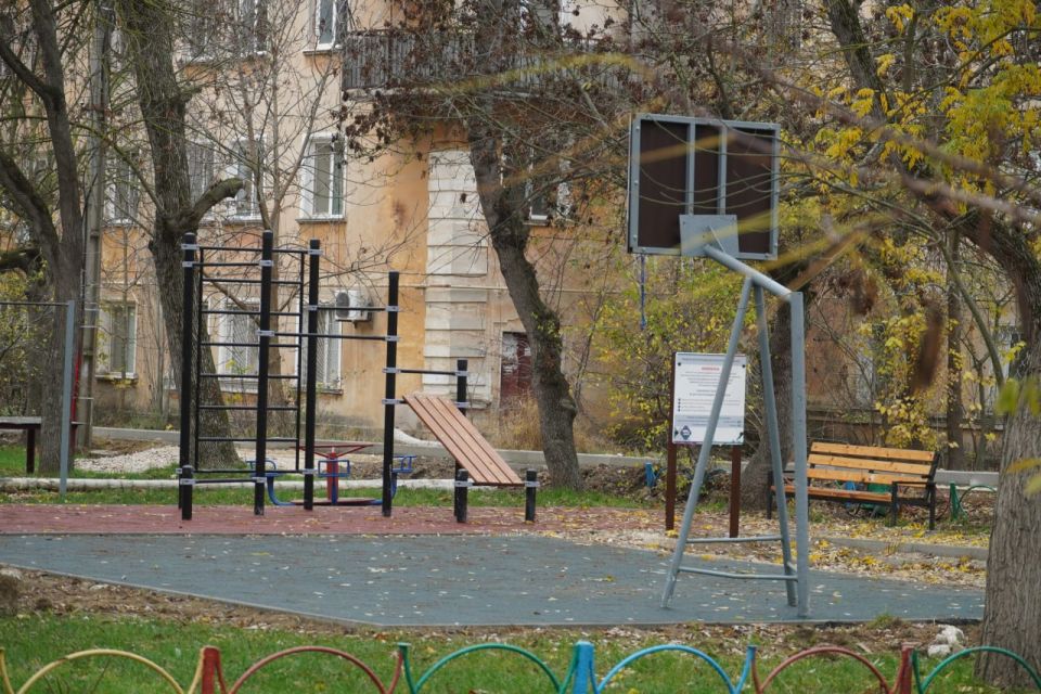 Глава администрации Олег Каторгин побывал во дворе по ул. Петра Дейкало, 6/1, ул. Архитектурной, 5/2, Бульваре Пионеров, 2/5, где продолжается благоустройство Глава администрации Олег Каторгин побывал во дворе по ул. Петра Дейкало, 6/1, ул. Архитектурной, 5/2, Бульваре Пионеров, 2/5, где продолжается благоустройство