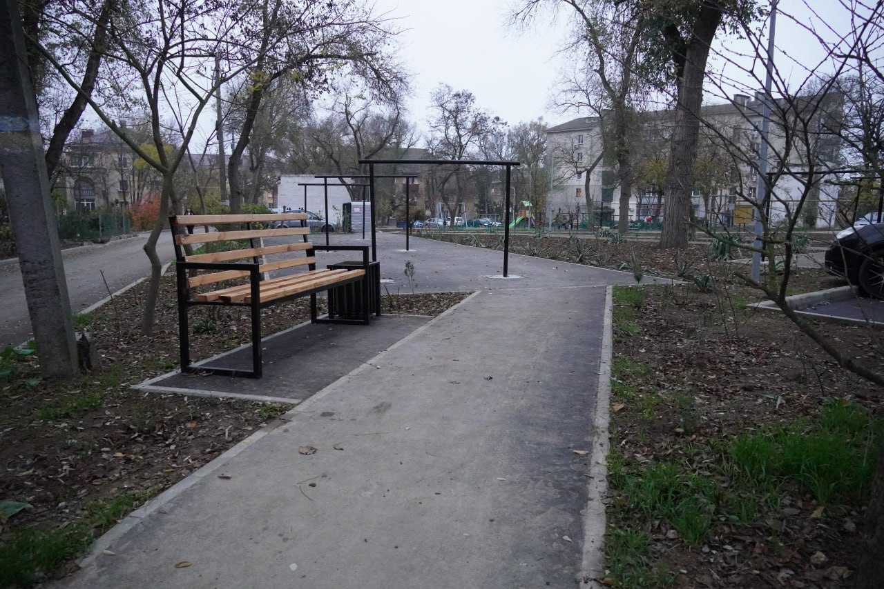 Завершено благоустройство двора по ул. Славы, 25/12, 23, 21, ул. Всесоюзной, 10, ул. Фестивальной, 2, 4, 6 Завершено благоустройство двора по ул. Славы, 25/12, 23, 21, ул. Всесоюзной, 10, ул. Фестивальной, 2, 4, 6