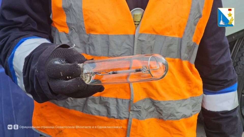 Обновили уличное освещение на улице Репина Обновили уличное освещение на улице Репина