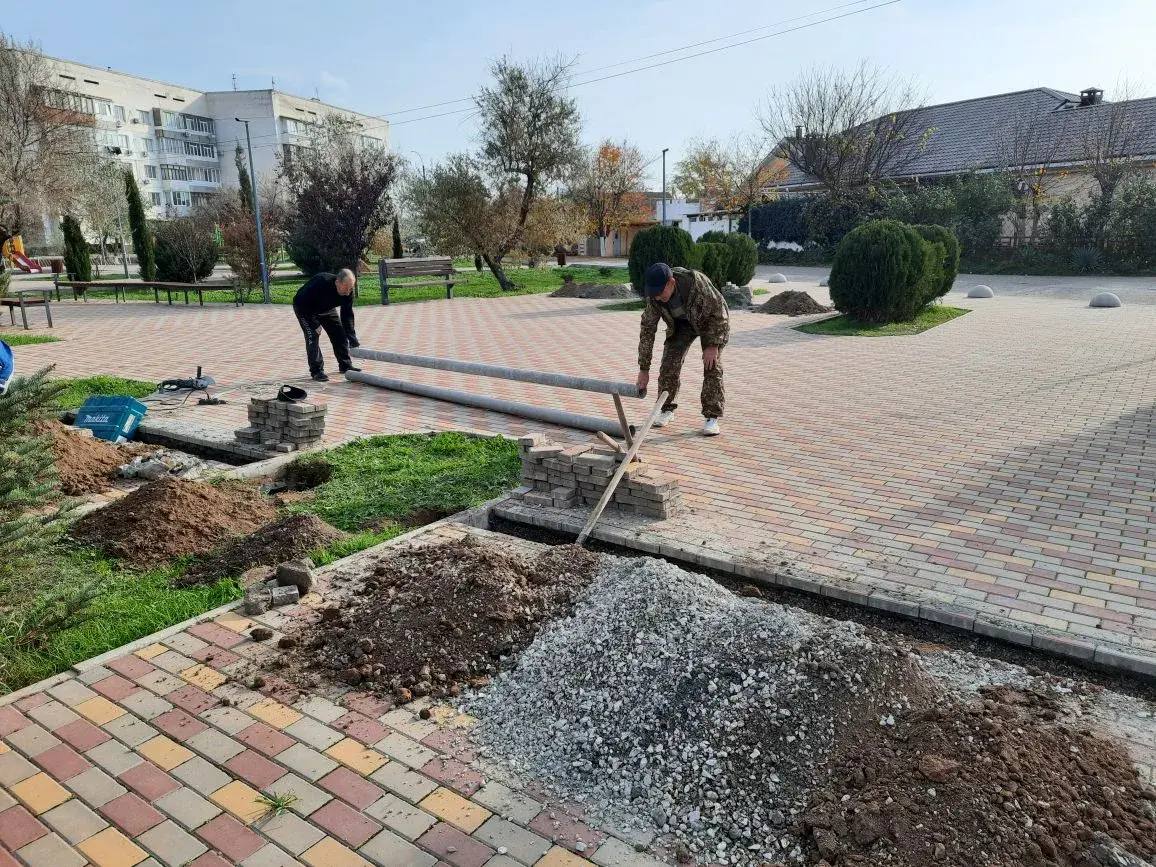 Александр Юрьев: Приступили к обустройству системы автоматического полива в Заозёрненском сквере