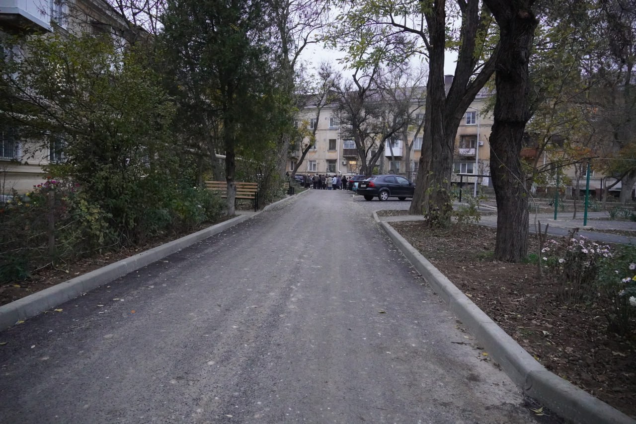 Завершено благоустройство двора по ул. Славы, 25/12, 23, 21, ул. Всесоюзной, 10, ул. Фестивальной, 2, 4, 6 Завершено благоустройство двора по ул. Славы, 25/12, 23, 21, ул. Всесоюзной, 10, ул. Фестивальной, 2, 4, 6