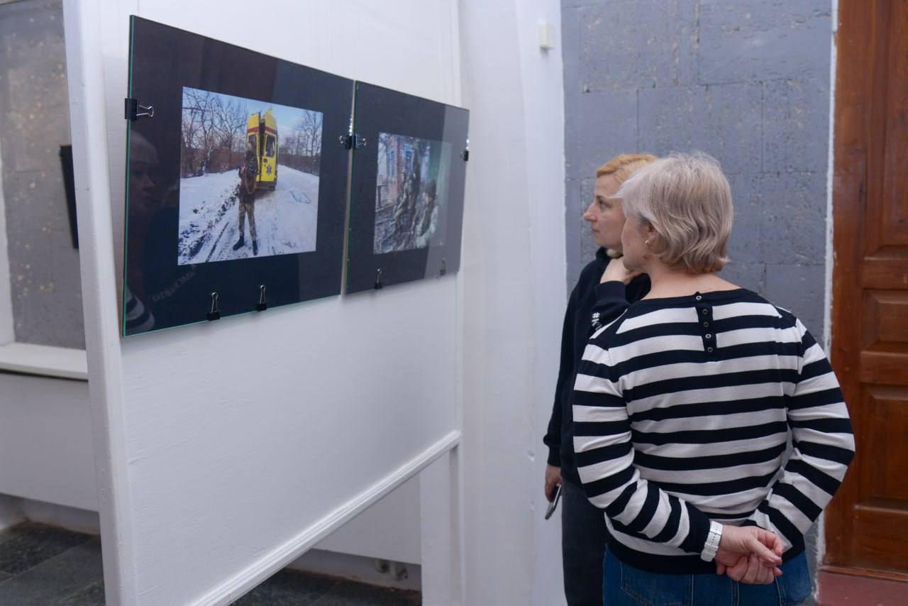 Александр Юрьев: В галерее актуального искусства «Ха-Ра-Шо» состоялось открытие фотовыставки Даниила Пионтковского «Рядовой военкор» Александр Юрьев: В галерее актуального искусства «Ха-Ра-Шо» состоялось открытие фотовыставки Даниила Пионтковского «Рядовой военкор»