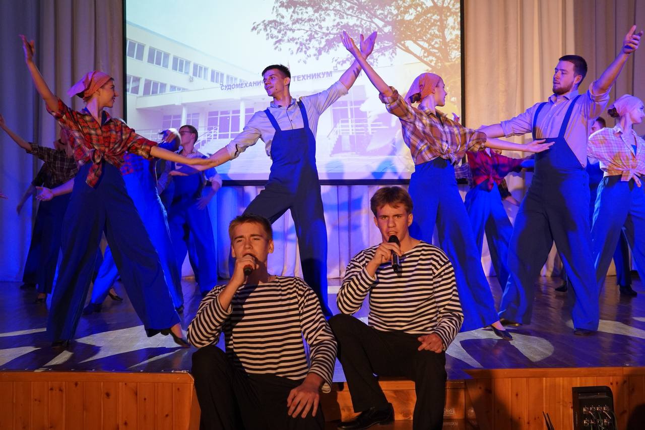 Керченский Судомеханический техникум отмечает 70-летний юбилей Керченский Судомеханический техникум отмечает 70-летний юбилей