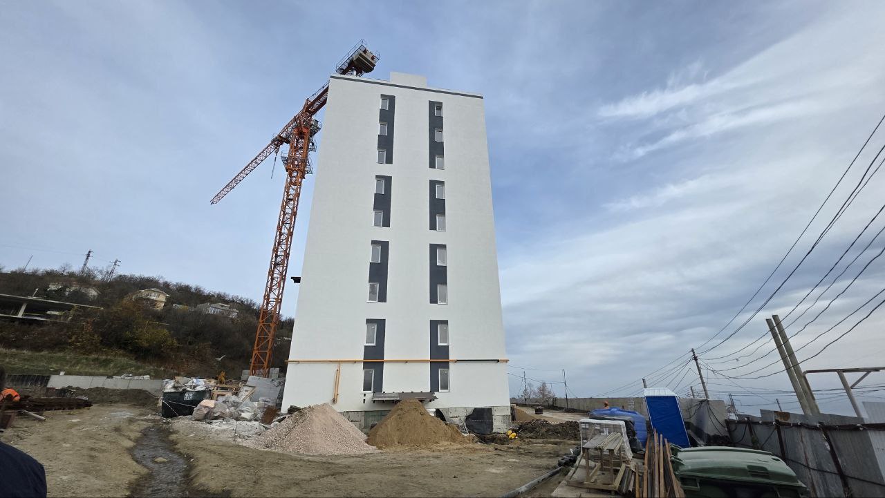 Юрий Гоцанюк: В селе Малый Маяк продолжается строительство нового 72квартирного жилого дома, готовность которого достигла 70%