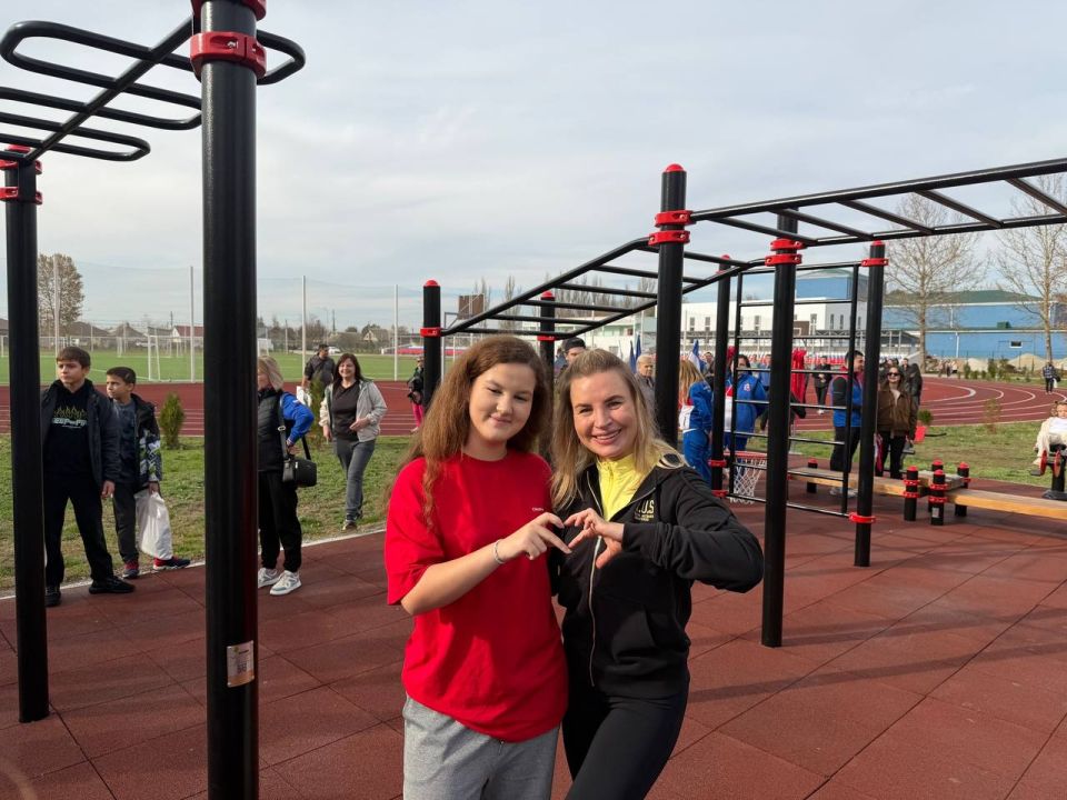 Ольга Торубарова: Совместно с главой администрации Нижнегорского района Антоном Андреевичем Кравцом и ветераном боевых действий СВО, участником кадрового проекта «Герои Крыма» Сергеем Сергеевичем Каменевым приняли участие в... Ольга Торубарова: Совместно с главой администрации Нижнегорского района Антоном Андреевичем Кравцом и ветераном боевых действий СВО, участником кадрового проекта «Герои Крыма» Сергеем Сергеевичем Каменевым приняли участие в...