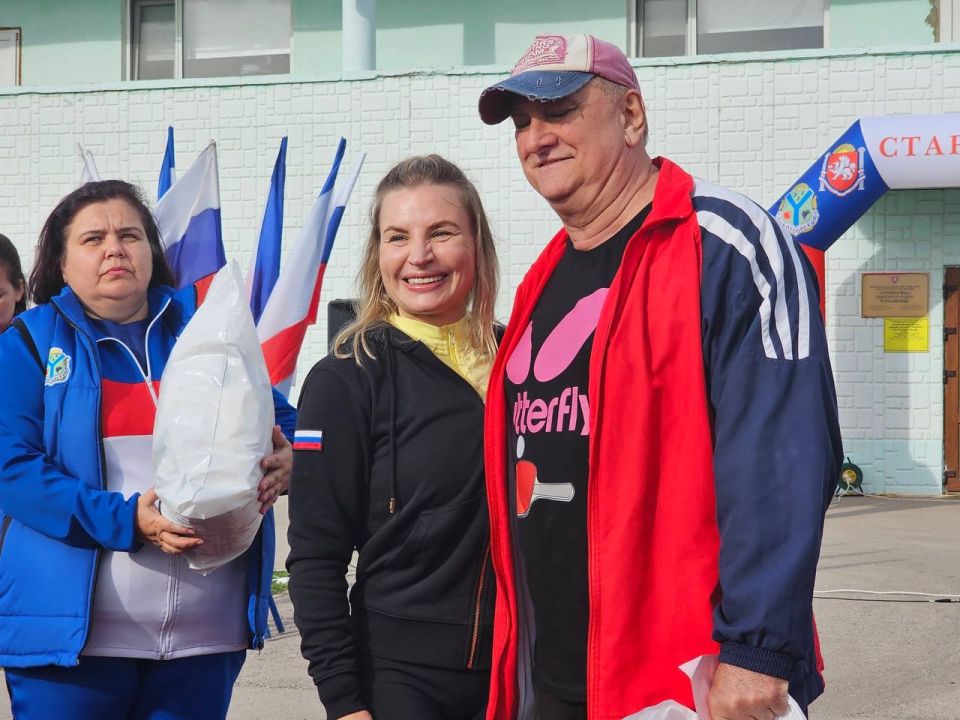 Ольга Торубарова: Совместно с ветераном боевых действий СВО, участником кадрового проекта «Герои Крыма» Сергеем Сергеевичем Каменевым вручили спортивную экипировку 56 спортсменам и тренерам спортивной школы Нижнегорского... Ольга Торубарова: Совместно с ветераном боевых действий СВО, участником кадрового проекта «Герои Крыма» Сергеем Сергеевичем Каменевым вручили спортивную экипировку 56 спортсменам и тренерам спортивной школы Нижнегорского...