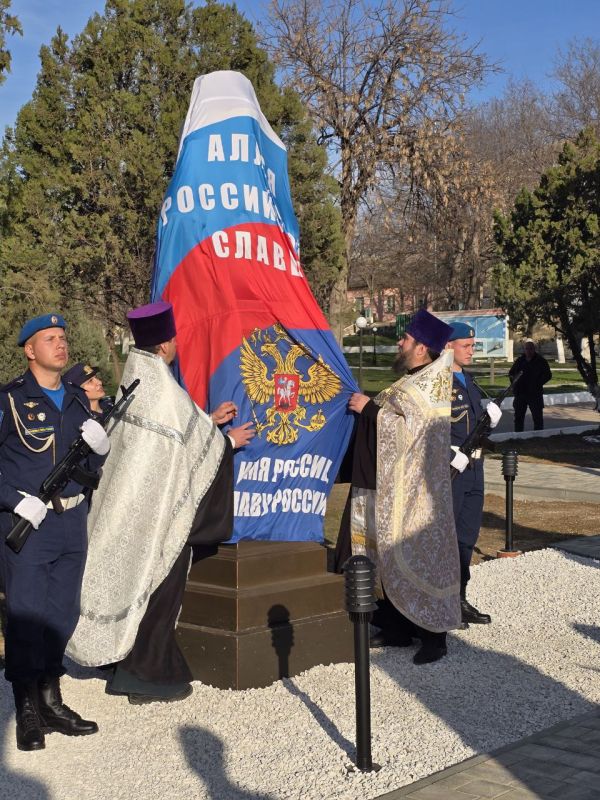 В Севастополе освятили воинскую часовню во имя Архистратига Михаила и открыли Аллею героев В Севастополе освятили воинскую часовню во имя Архистратига Михаила и открыли Аллею героев