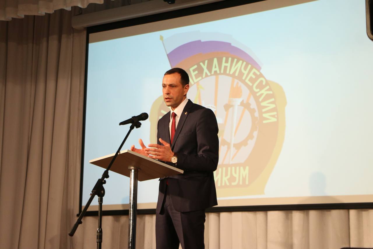 Керченский Судомеханический техникум отмечает 70-летний юбилей Керченский Судомеханический техникум отмечает 70-летний юбилей