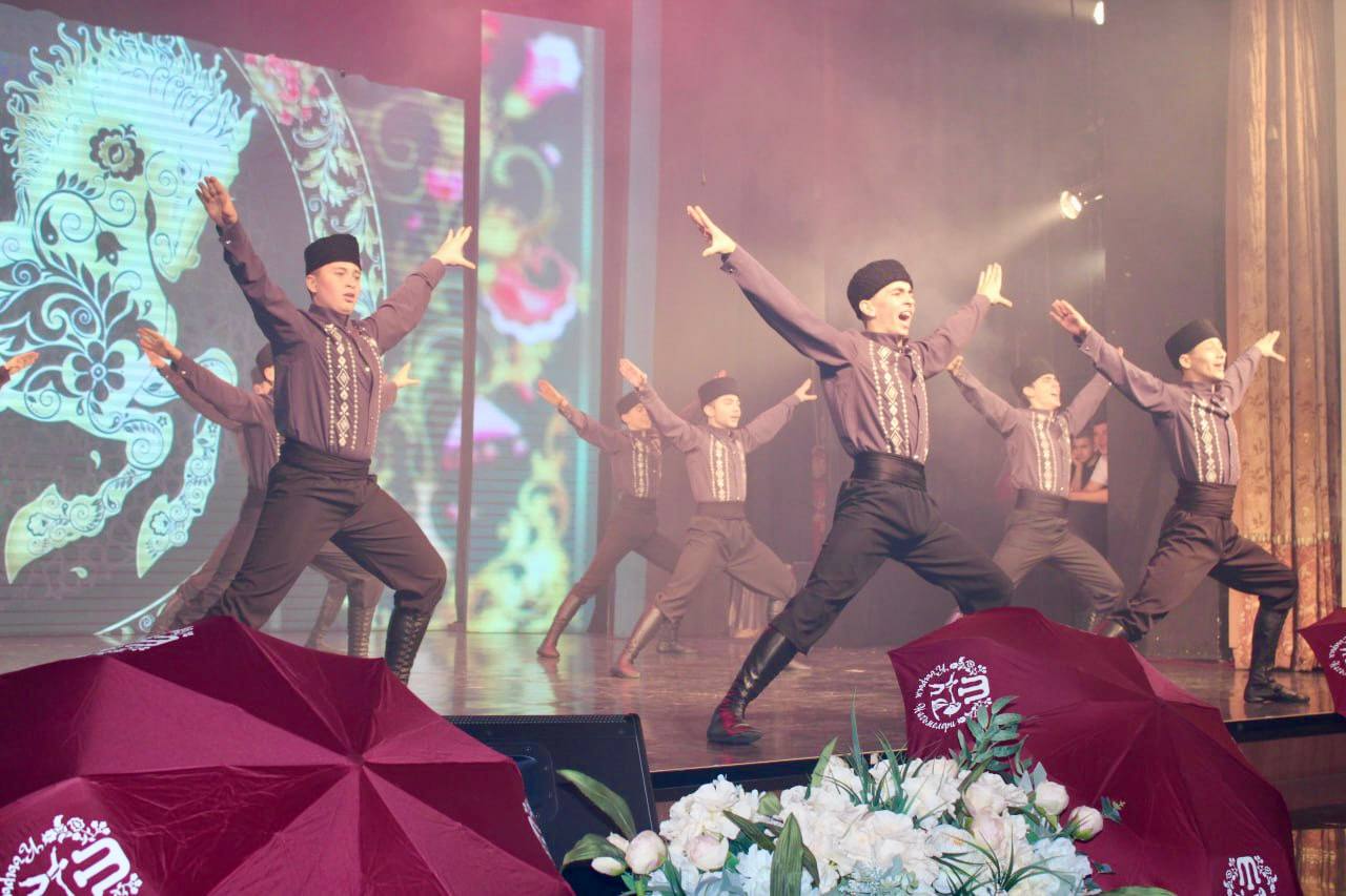 В Крыму ярко и торжественно прошёл долгожданный Гала-концерт Республиканского фестиваля-конкурса крымскотатарской культуры и искусства «Къырым нагьмелери»! В Крыму ярко и торжественно прошёл долгожданный Гала-концерт Республиканского фестиваля-конкурса крымскотатарской культуры и искусства «Къырым нагьмелери»!