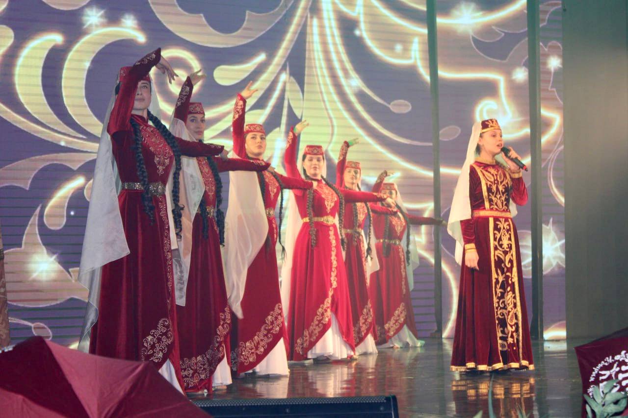 В Крыму ярко и торжественно прошёл долгожданный Гала-концерт Республиканского фестиваля-конкурса крымскотатарской культуры и искусства «Къырым нагьмелери»! В Крыму ярко и торжественно прошёл долгожданный Гала-концерт Республиканского фестиваля-конкурса крымскотатарской культуры и искусства «Къырым нагьмелери»!