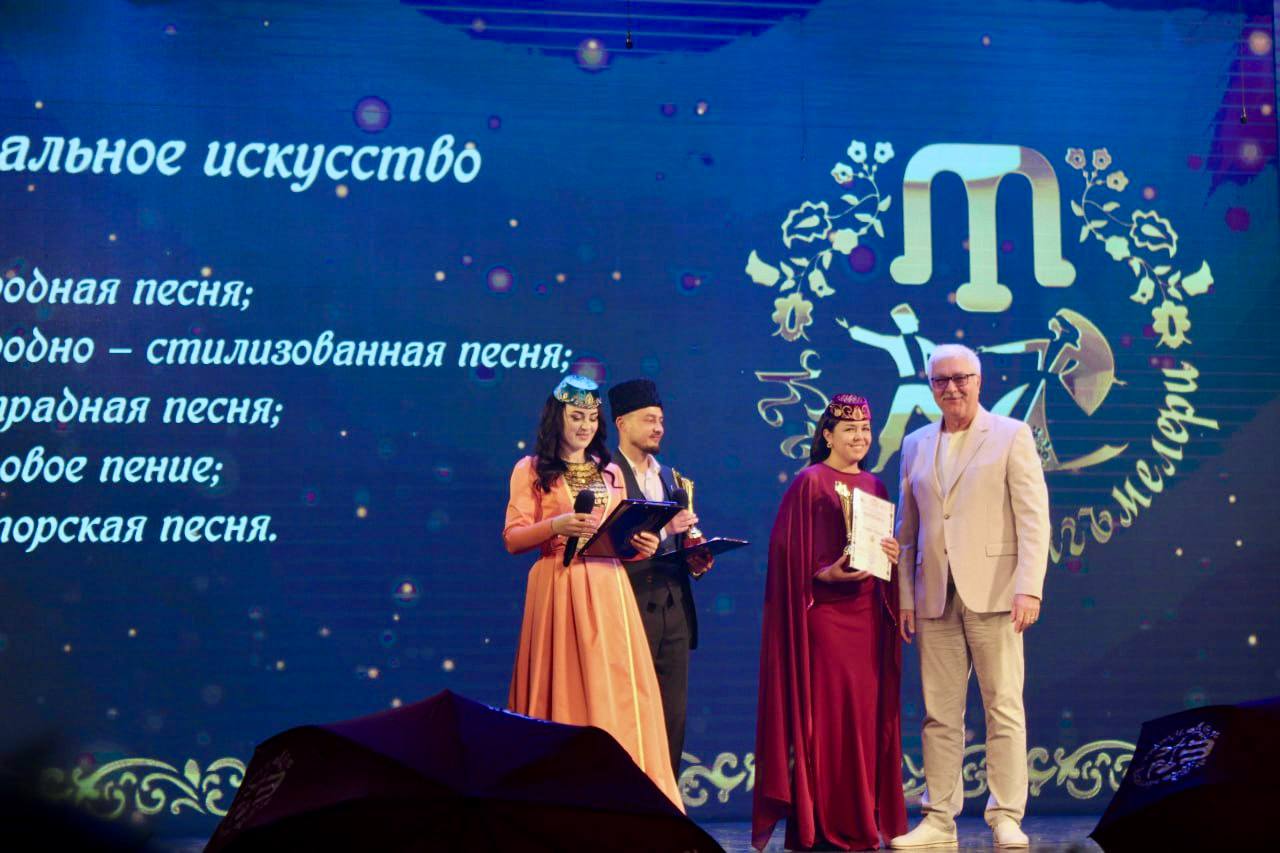 В Крыму ярко и торжественно прошёл долгожданный Гала-концерт Республиканского фестиваля-конкурса крымскотатарской культуры и искусства «Къырым нагьмелери»! В Крыму ярко и торжественно прошёл долгожданный Гала-концерт Республиканского фестиваля-конкурса крымскотатарской культуры и искусства «Къырым нагьмелери»!
