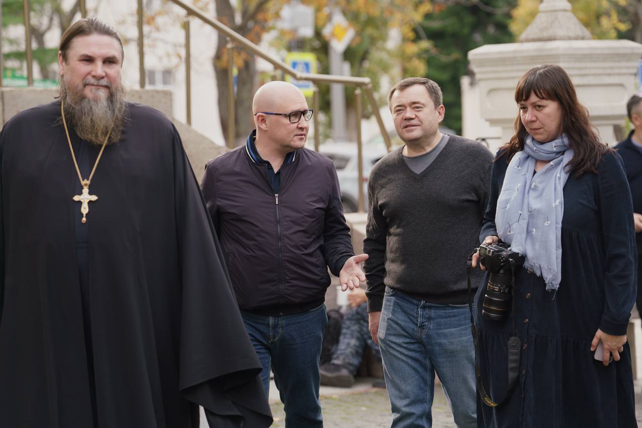 Михаил Развожаев: Сегодня вместе с председателем ПСБ Петром Михайловичем Фрадковым посетили благотворительную ярмарку у Свято-Владимирского собора-усыпальницы адмиралов Михаил Развожаев: Сегодня вместе с председателем ПСБ Петром Михайловичем Фрадковым посетили благотворительную ярмарку у Свято-Владимирского собора-усыпальницы адмиралов