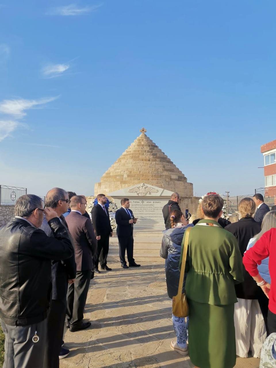 22 ноября у мемориала русским воинам в Гелиболу состоялась церемония возложения венков по случаю 105-ой годовщины прибытия Белой гвардии из Крыма в Турцию 22 ноября у мемориала русским воинам в Гелиболу состоялась церемония возложения венков по случаю 105-ой годовщины прибытия Белой гвардии из Крыма в Турцию