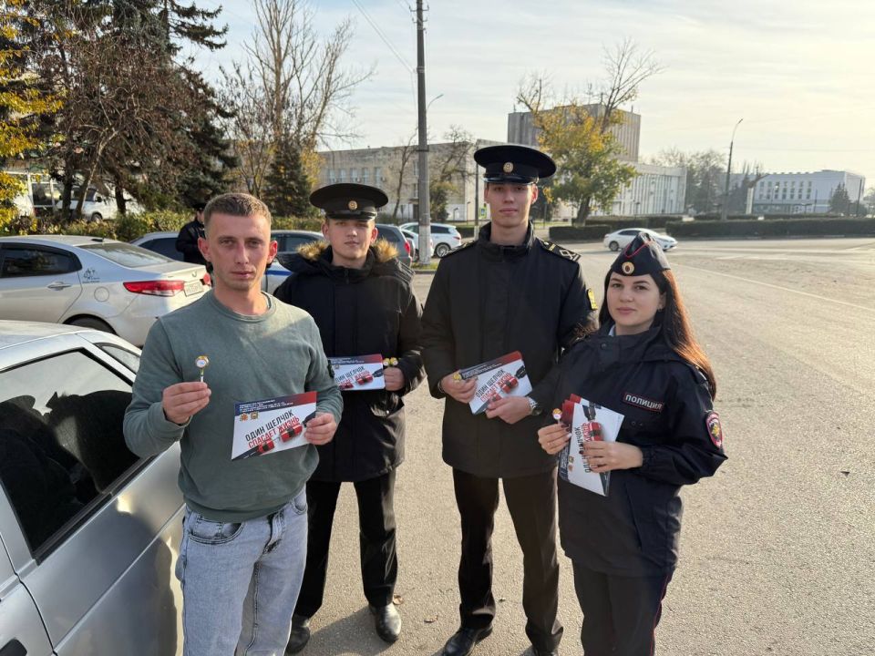Сотрудники Госавтоинспекции города Керчи провели пропагандистскую акцию "Жизнь дороже скорости!" Сотрудники Госавтоинспекции города Керчи провели пропагандистскую акцию "Жизнь дороже скорости!"