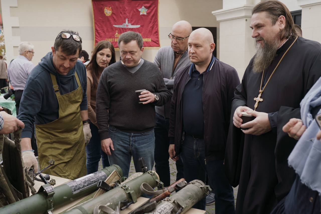 Михаил Развожаев: Сегодня вместе с председателем ПСБ Петром Михайловичем Фрадковым посетили благотворительную ярмарку у Свято-Владимирского собора-усыпальницы адмиралов Михаил Развожаев: Сегодня вместе с председателем ПСБ Петром Михайловичем Фрадковым посетили благотворительную ярмарку у Свято-Владимирского собора-усыпальницы адмиралов