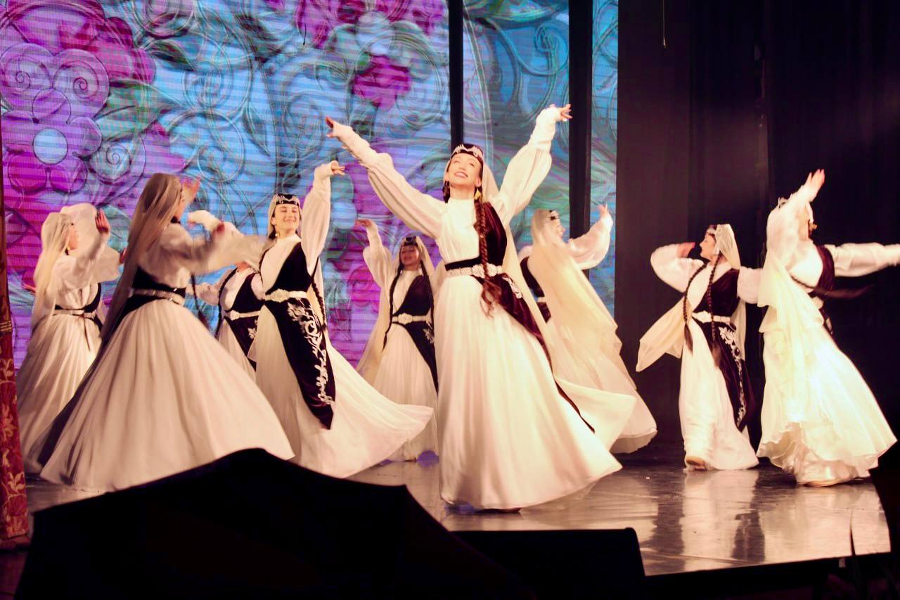 В Крыму ярко и торжественно прошёл долгожданный Гала-концерт Республиканского фестиваля-конкурса крымскотатарской культуры и искусства «Къырым нагьмелери»! В Крыму ярко и торжественно прошёл долгожданный Гала-концерт Республиканского фестиваля-конкурса крымскотатарской культуры и искусства «Къырым нагьмелери»!